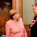 Порошенко назвал Меркель "ангелом-хранителем Украины"