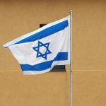 Кабмин Израиля разрешил временно открыть 15 торговых центров