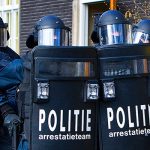 Полиция Нидерландов применила водометы для разгона демонстрантов в Амстердаме