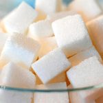 По пять килограммов в одни руки – в соседних странах сахар продают по лимиту