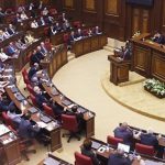 Очередная драка в парламенте Армении, в ход пошли бутылки- ВИДЕО