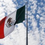 Мексика заблокировала счета, связанные с караванами мигрантов