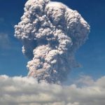 В Индонезии произошло сильное извержение вулкана - ВИДЕО