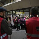 Сотрудникам служб безопасности аэропортов Германии повысили зарплату после забастовки