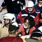 В Стамбуле из-под завалов рухнувшего дома извлекли ребенка