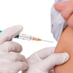 В Японии два человека умерли после вакцинации Moderna с примесями
