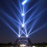 Во Франции отметили 130-летие Эйфелевой башни