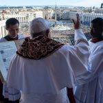 Папа Римский обратился к Богу с просьбой о преодолении кризиса здравоохранения