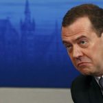 Медведев заявил, что санкции продлятся десятилетиями