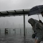 Власти Китая объявили "красный" уровень тревоги из-за супертайфуна "Лекима"