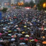 В Гонконге более 130 тысяч человек собрались в "живую цепь"
