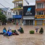 Во Вьетнаме во время наводнения погибли пять человек, 14 пропали без вести