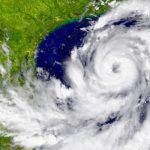 Из-за тайфуна "Лупит" в Китае объявлен красный уровень опасности