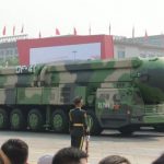 Китай показал на параде новейшую межконтинентальную баллистическую ракету