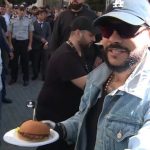 Тимати призвал к порядку на раздаче бургеров в Баку