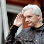 Главред Wikileaks допустил, что Ассанж попросит убежища в России