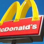 McDonald's закрывает все рестораны в Сингапуре из-за коронавируса