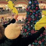 "Желтые жилеты" ворвались в парижский универмаг Galeries Lafayette