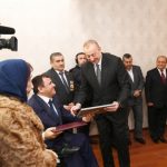 Ильхам Алиев вручил семьям шехидов квартиры и автомобили