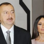 Президент Азербайджанской Республики Ильхам Алиев и первая леди Мехрибан Алиева посетили могилу общенационального лидера Гейдара Алиева