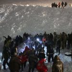 В Турции около 50 человек оказались под завалами из-за схода лавины