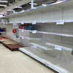 Британские магазины призвали покупать меньше и не паниковать
