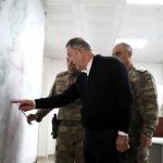 Министр обороны Турции прибыл в штаб операции в Идлибе