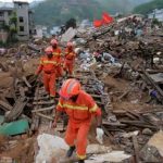В Китае спасатели продолжают поиск еще 22 человек под завалами гостиницы