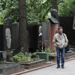 В Москве ввели онлайн-посещение кладбищ