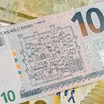 Новые выплаты по-старому: кто получит 190 манатов?