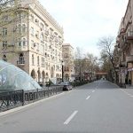 В крупных городах Азербайджана вступил в силу двухдневный запрет на выход из дома