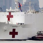 Член экипажа корабля-госпиталя в Нью-Йорке заразился коронавирусом
