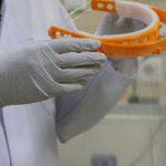 В Азербайджане врачам раздали лицевые щитки для защиты от коронавируса