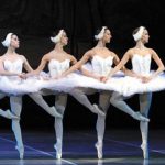 Онлайн досуг на уик-энд: бакинцам покажут легендарный балет и прямые эфиры со звездами