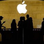 Apple блокирует смартфоны, украденные во время протестов в США