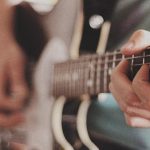 Гитару Курта Кобейна продадут в США за $1 миллион