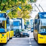 В Киеве возобновили работу общественный транспорт и магазины