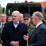 Александр Лукашенко: "Не надо перед россиянами становиться на колени"
