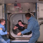 Командир Crew Dragon ударился головой во время перехода на МКС