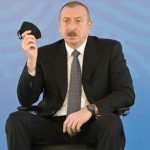 Ильхам Алиев призвал население пользоваться медицинскими масками