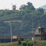 Военные КНДР заминировали еще одну дорогу на границе с Кореей