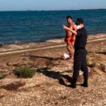 Полиция оштрафовала людей на пляже