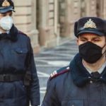 Полиция проводит рейды в крупных супермаркетах Баку