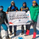 На горе Агрыдаг установлен плакат с лозунгом "Карабах — это Азербайджан!"