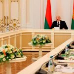 Лукашенко пригрозил иностранным СМИ выдворением из страны