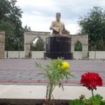 В Губе состоялось открытие памятника основоположнику национальной прессы Гасан беку Зардаби