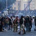 Демонстранты в центре Бейрута попытались захватить правительственный дворец
