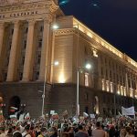 Протестующие забросали здание МВД Болгарии яйцами и помидорами