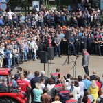 В Минске тысячи рабочих МТЗ направились в центр голода