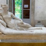 Австрийский турист сломал пальцы скульптуре сестры Наполеона